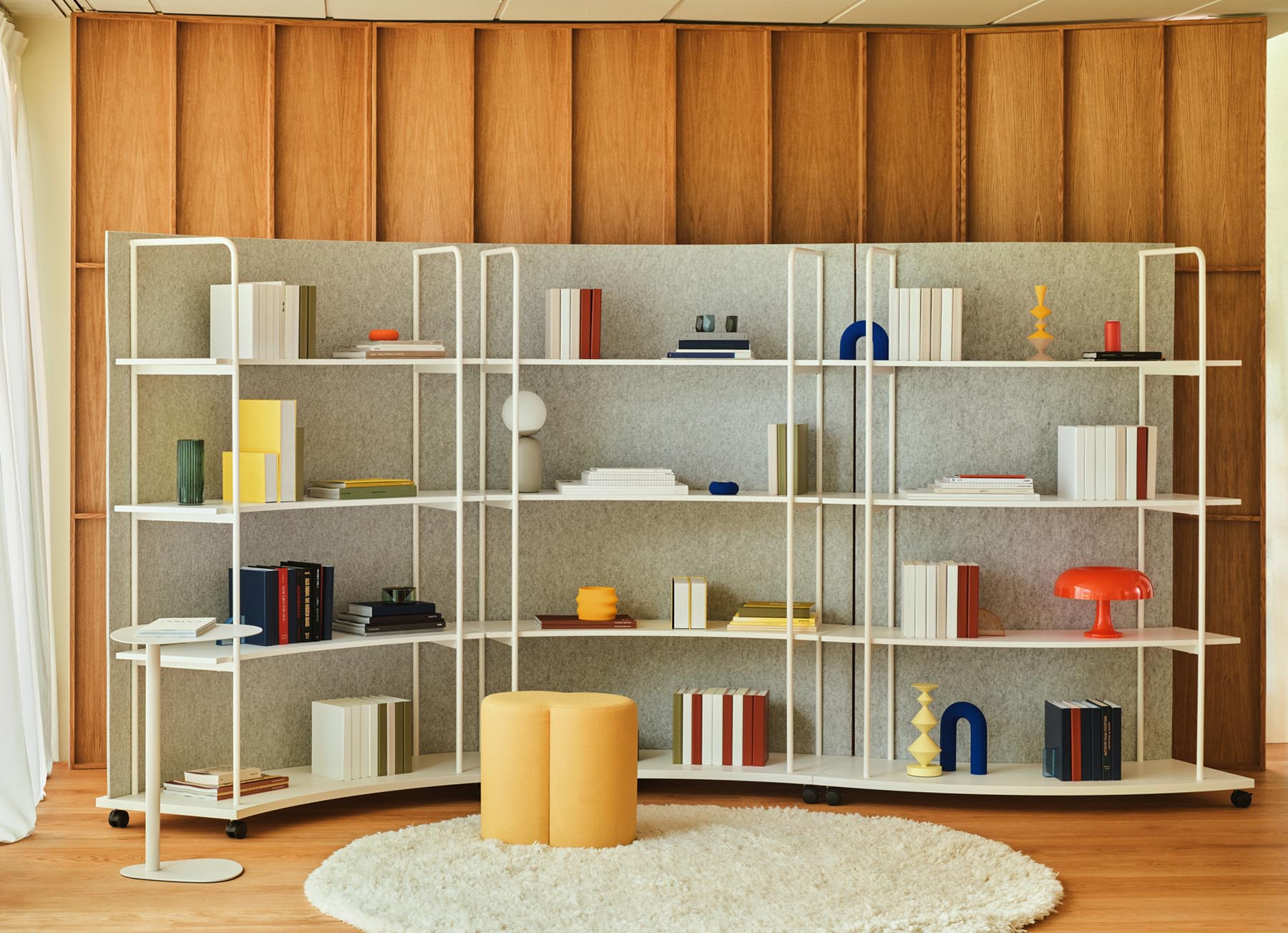 Eleganter Hocker Mix MX01 von MDD, ideal für modernes Wohnen. Vielseitig einsetzbar als Sitzgelegenheit oder stilvoller Beistellstuhl.