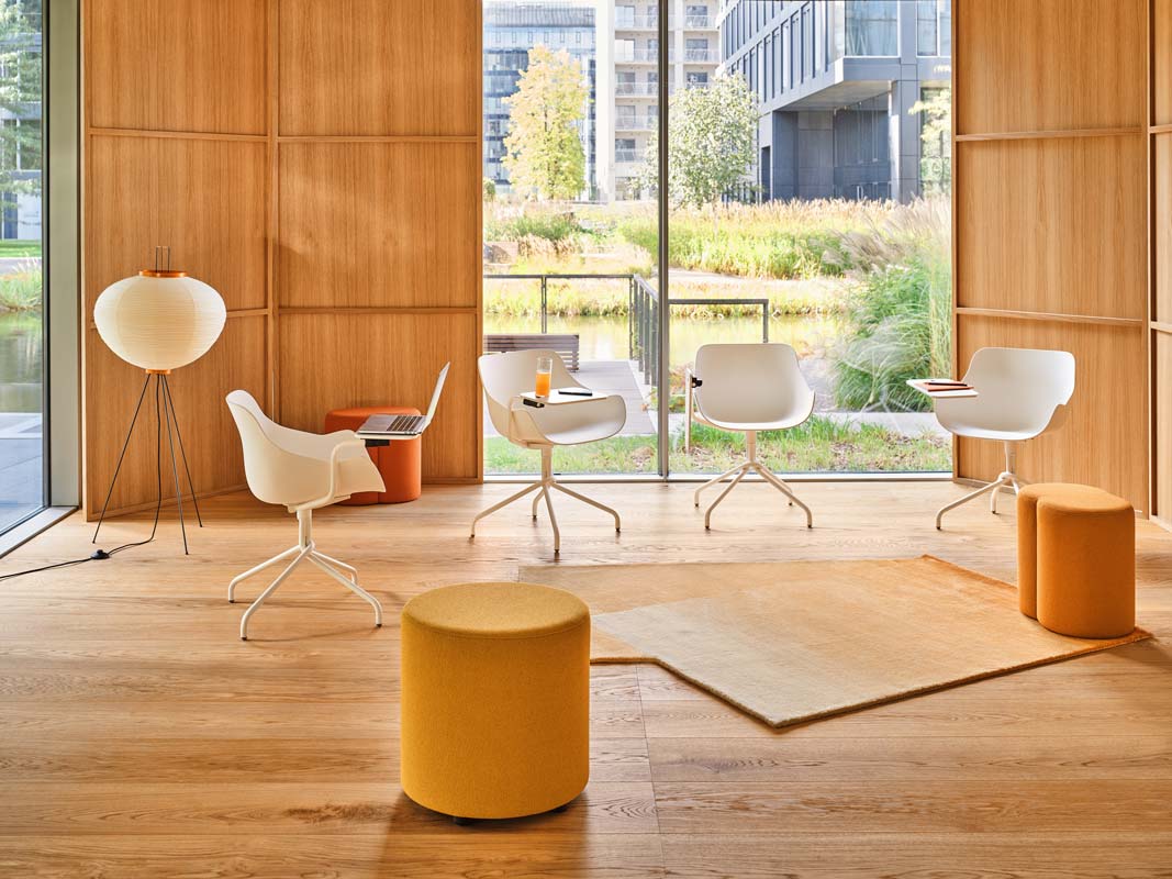 Moderner Mix MX01 Hocker von MDD, ideal für trendbewusste Innenräume, bietet eine harmonische Kombination aus Funktionalität und Design.