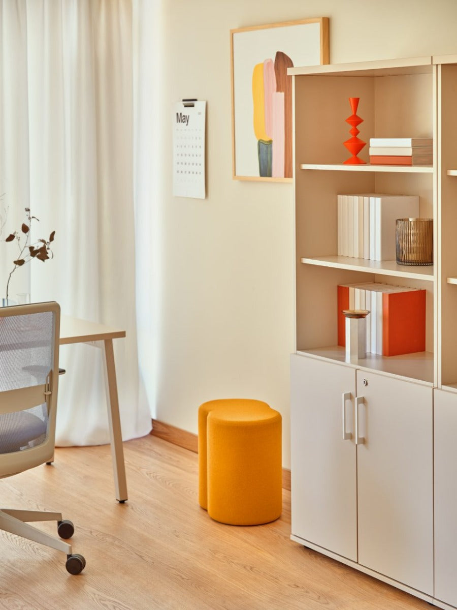 Stylischer Mix MX02K Hocker von Mdd in elegantem Grau, perfekt für trendbewusste Wohnkonzepte und vielseitige Nutzung im Raum.