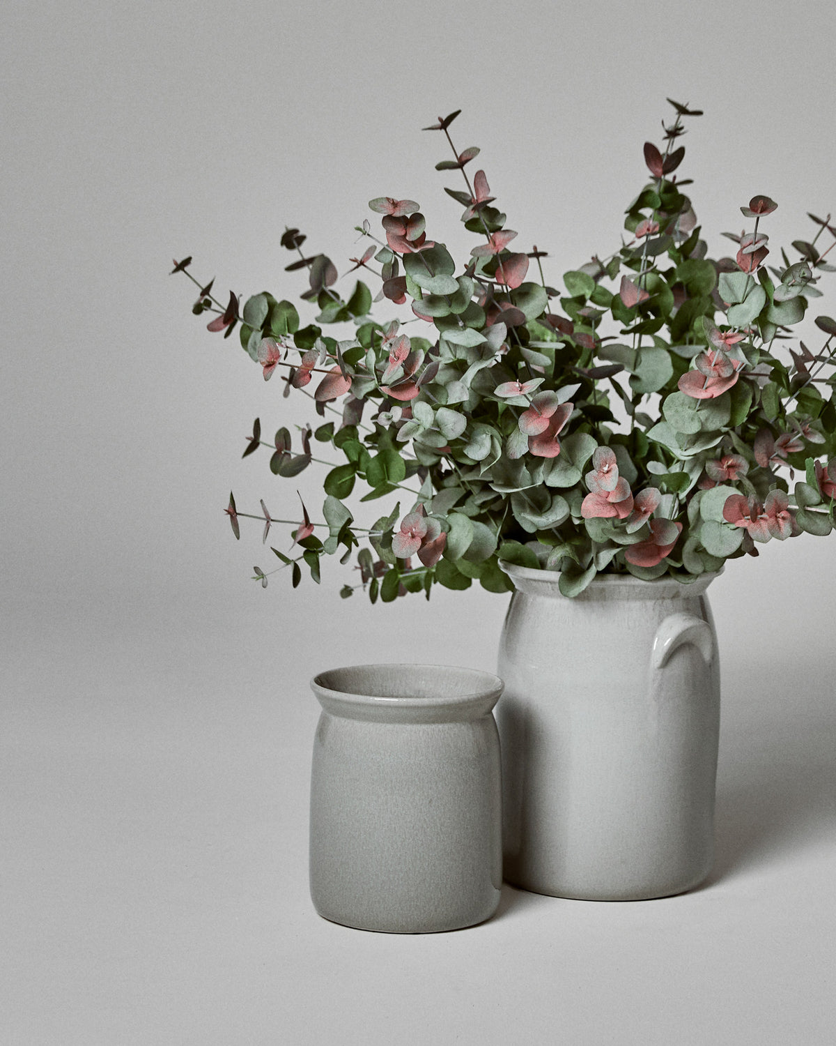 Steingutgefäss, Shellish grey in Shellish grey präsentiert im Onlineshop von KAQTU Design AG. Zahnbürstenhalter ist von Meraki