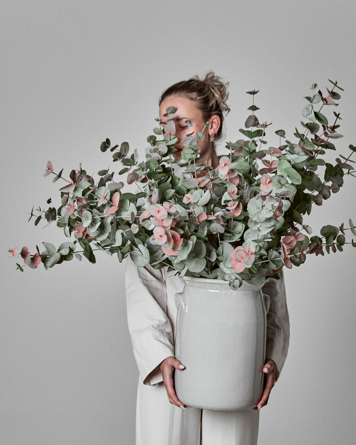 Steingutgefäss, Shellish grey in Shellish grey präsentiert im Onlineshop von KAQTU Design AG. Zahnbürstenhalter ist von Meraki