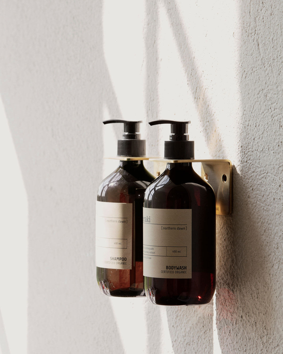 Shampoo, Northern dawn in Braun präsentiert im Onlineshop von KAQTU Design AG. Duschmittel + Shampoo ist von Meraki