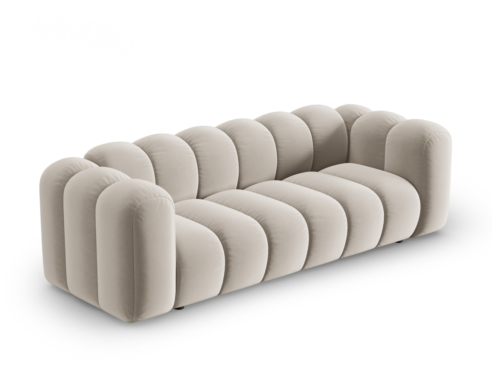 Elegantes Lupine Velour Sofa in Beige, ideal für stilvolle Wohnräume. Komfortables 3-Sitzer-Design von Micadoni.