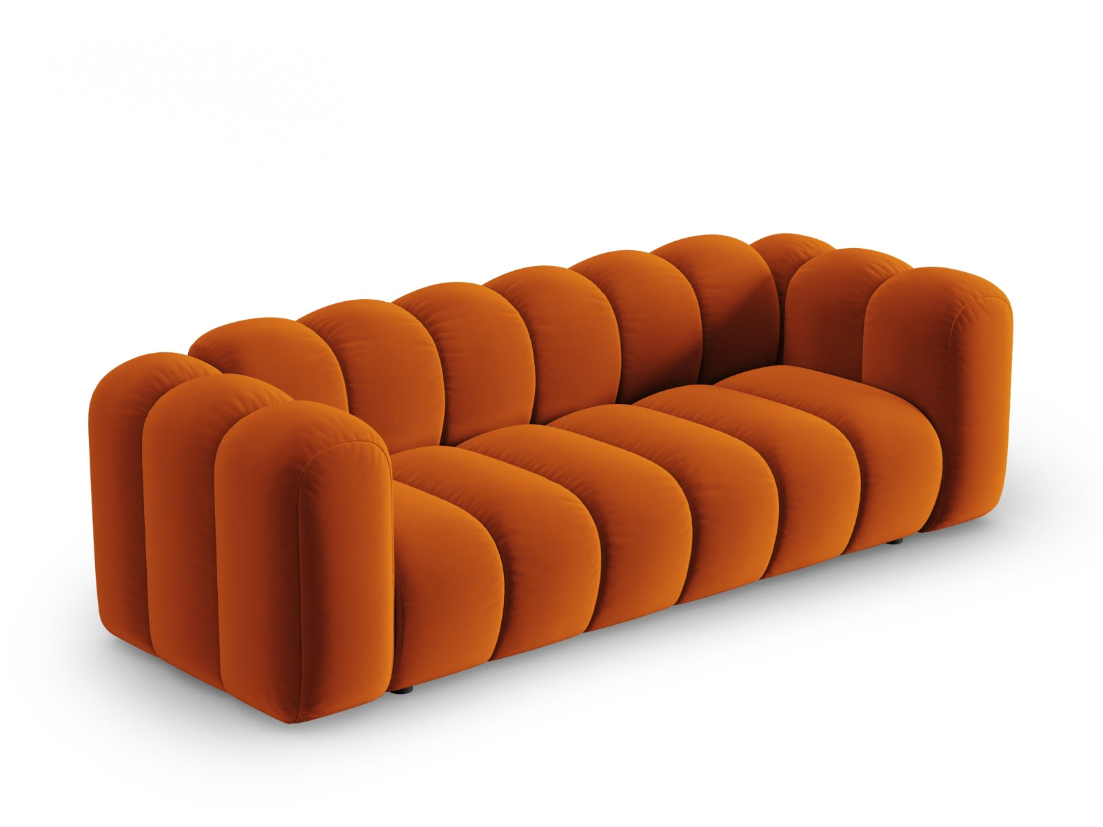 Elegantes 3-Sitzer Sofa aus Velours in warmem Terracotta, ideal für stilvolle Wohnräume, präsentiert von Micadoni.