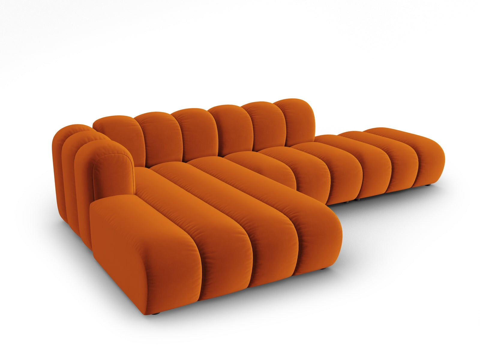 Erleben Sie das vielseitige Lupine Velour Ecksofa von Micadoni – ein luxuriöses 5-Sitzer Sofa, das Komfort und Stil in Ihr Zuhause bringt.