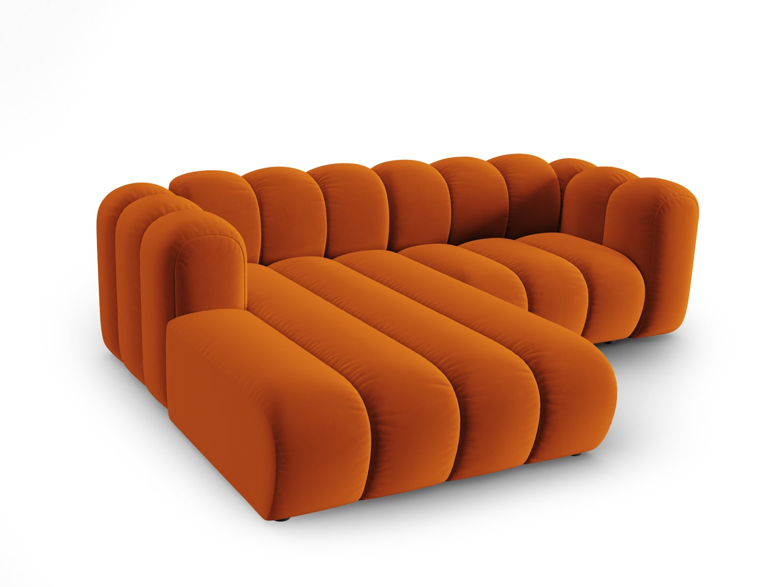 Modulares Ecksofa in warmem Terracotta, linksseitig als 3-Sitzer, mit luxuriösem Velourbezug für ein modernes Wohnambiente.