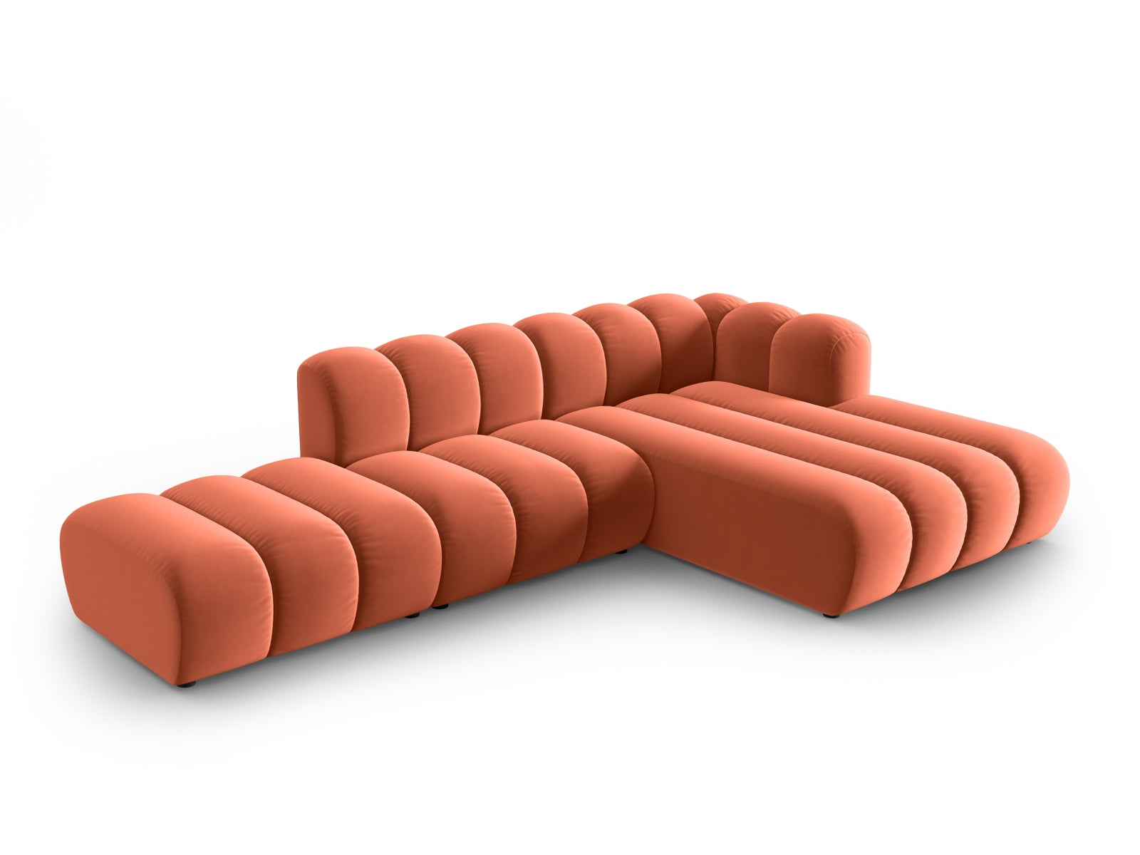 Elegantes, modulares Ecksofa in Velours mit offener rechter Seite, ideal für stilvolle Wohnräume. 5-Sitzer in Coral-Salvador von Micadoni.
