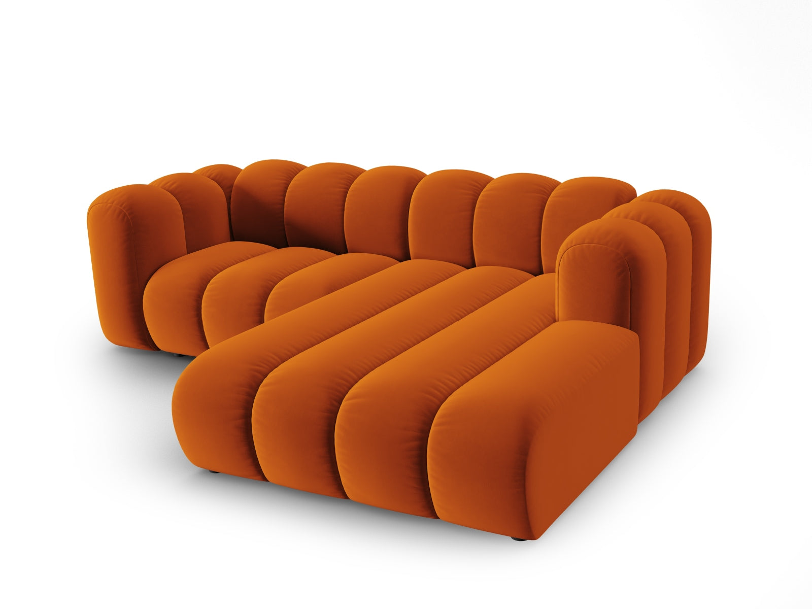 Modulares Ecksofa in warmem Terracotta, 3-Sitzer, aus feinem Velourstoff, perfekt für moderne und gemütliche Wohnambiente.