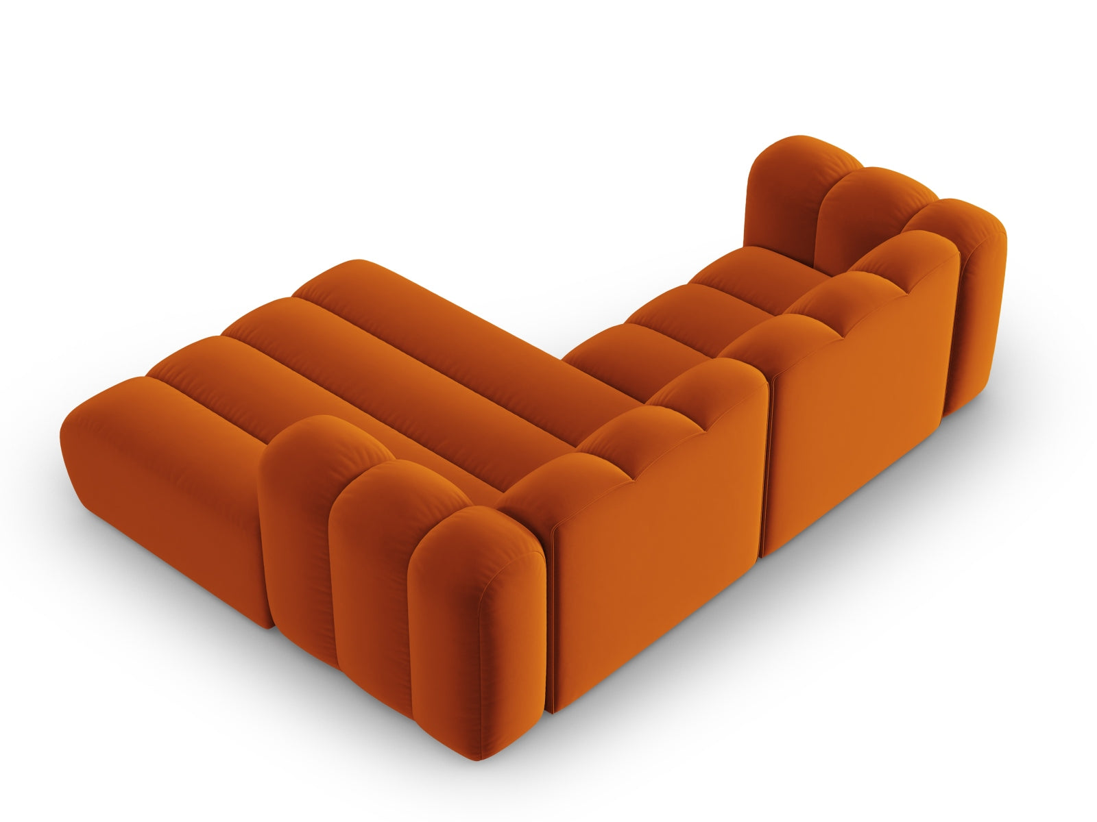 Elegantes, modulares Ecksofa in sanftem Terracotta, 3-Sitzer aus hochwertigem Velour, ideal für stilvolle und einladende Wohnräume.