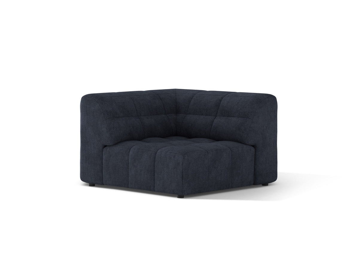 Eckmodul eines modularen Sofas in leichtem Beige mit Chenille-Bezug Eden, schwarzen Kunststoffbeinen und niedriger Rückenlehne.