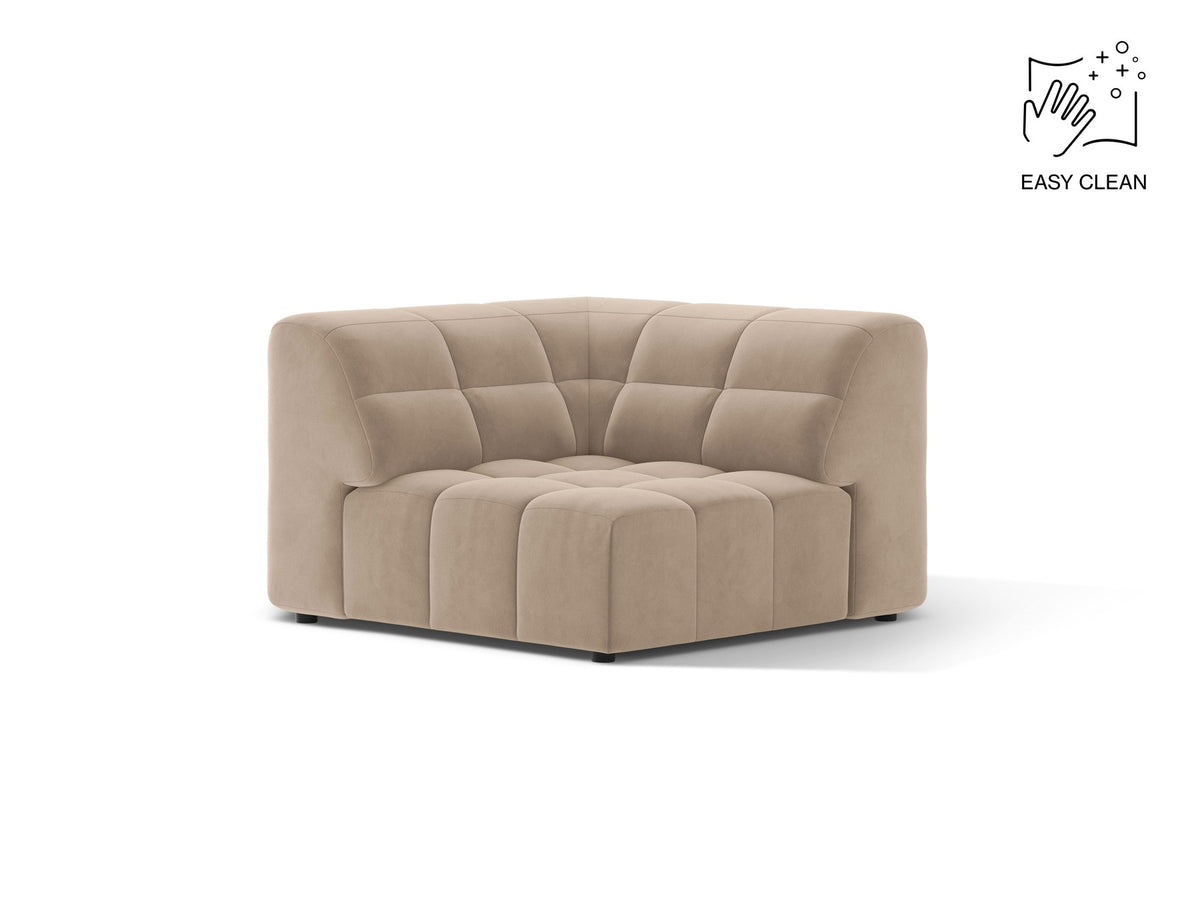 Eckmodul eines modularen Sofas in leichtem Beige mit Chenille-Bezug Eden, schwarzen Kunststoffbeinen und niedriger Rückenlehne.