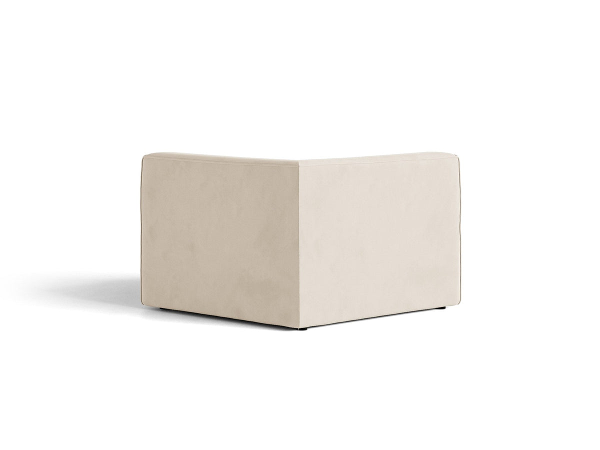 Eckmodul Jodie von Micadoni in leichtem Beige, Venus-Samtstoff, schwarze Kunststoffbeine, Teil eines modularen Sofasystems.