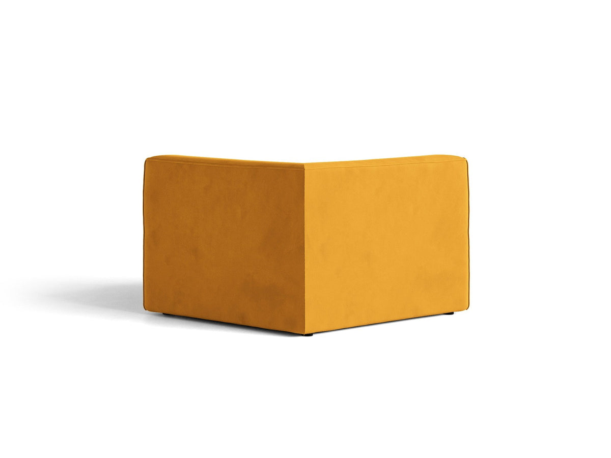 Eckmodul Jodie von Micadoni in leichtem Beige, Venus-Samtstoff, schwarze Kunststoffbeine, Teil eines modularen Sofasystems.