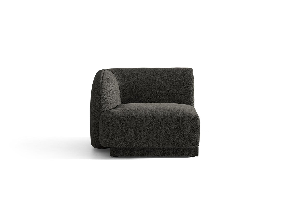 Dunkelbeiger Einsitzer aus der modularen Miley-Sofa-Serie von Micadoni, Bezug aus Bluvel-Stoff, schwarze Kunststofffüsse, kompakte quadratische Form.