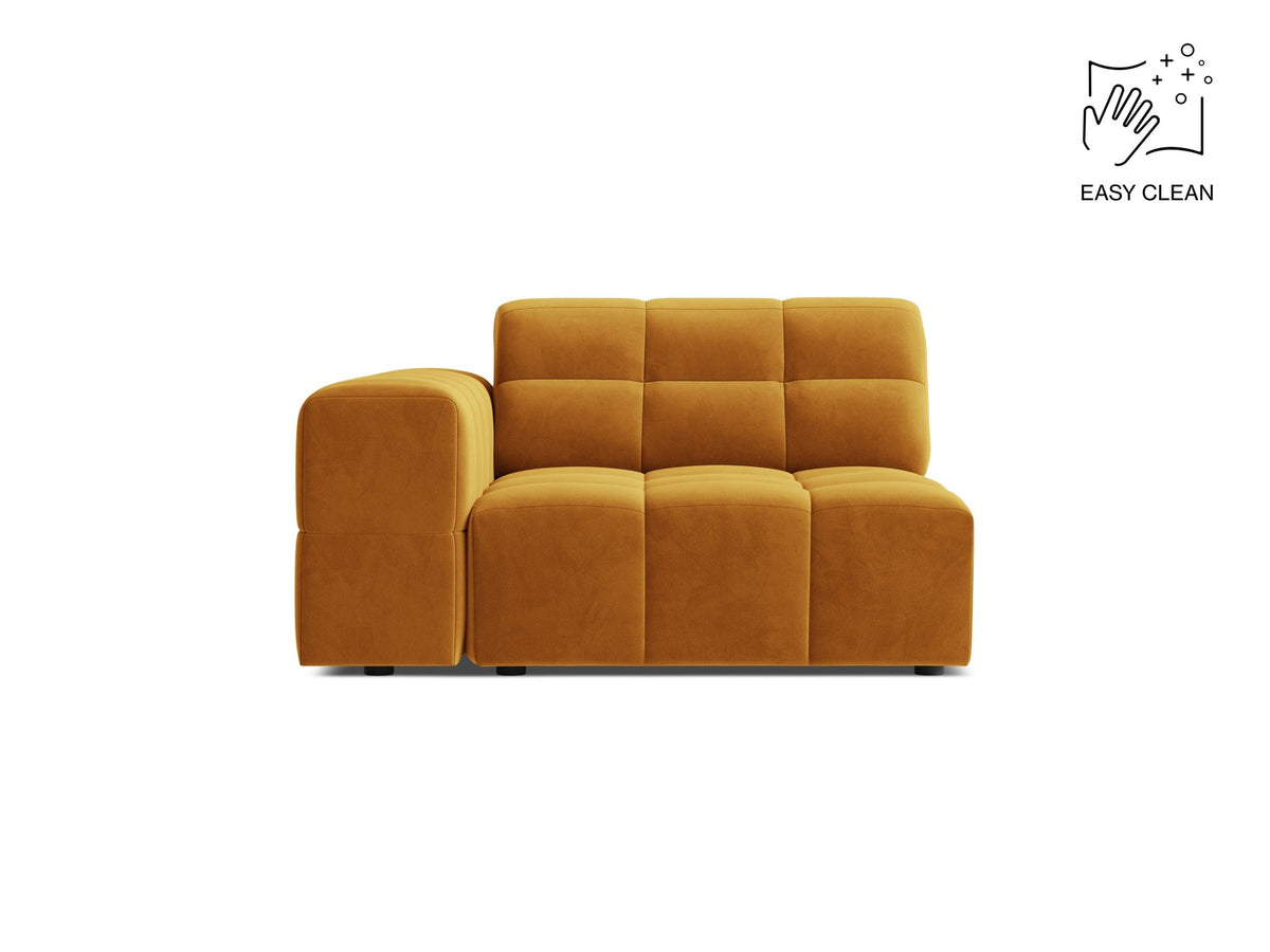 Modulares Sofa Jennifer von Micadoni in leichtem Beige mit Chenille-Stoffbezug, schwarzen Kunststoffbeinen und niedriger Rückenlehne.