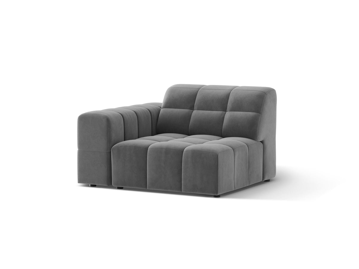 Modulares Sofa Jennifer von Micadoni in leichtem Beige mit Chenille-Stoffbezug, schwarzen Kunststoffbeinen und niedriger Rückenlehne.