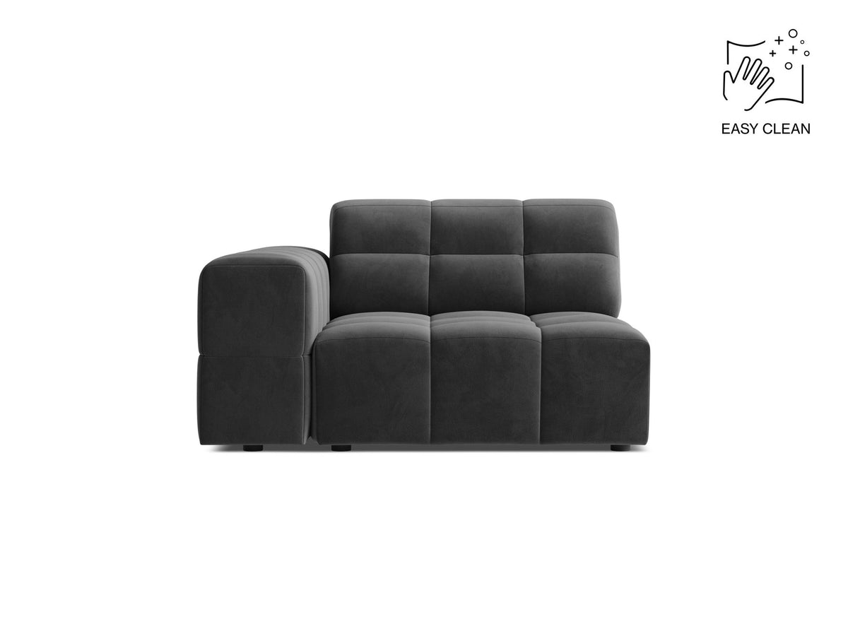 Modulares Sofa Jennifer von Micadoni in leichtem Beige mit Chenille-Stoffbezug, schwarzen Kunststoffbeinen und niedriger Rückenlehne.