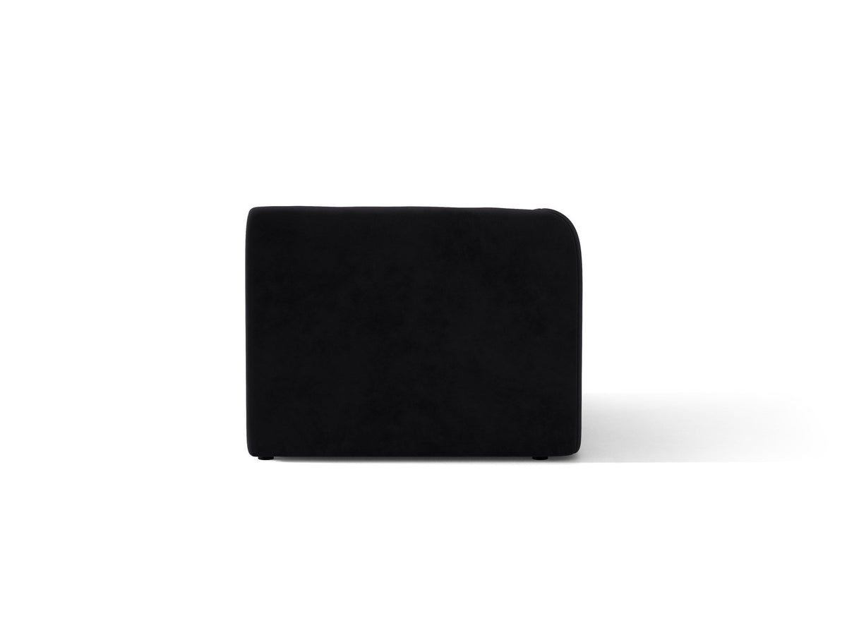 Dunkelbeiger Einsitzer aus der modularen Miley-Sofa-Serie von Micadoni, Bezug aus Bluvel-Stoff, schwarze Kunststofffüsse, kompakte quadratische Form.