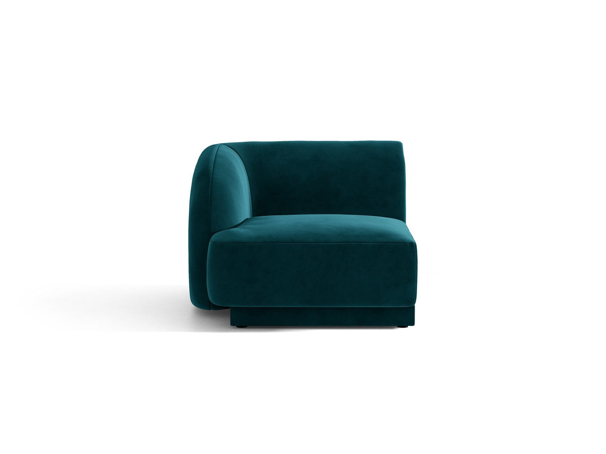 Dunkelbeiger Einsitzer aus der modularen Miley-Sofa-Serie von Micadoni, Bezug aus Bluvel-Stoff, schwarze Kunststofffüsse, kompakte quadratische Form.