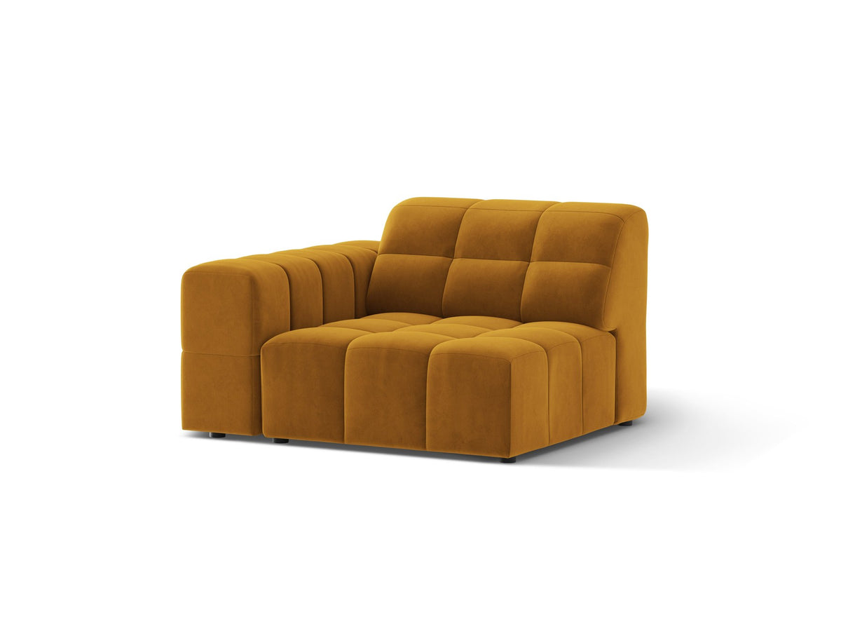 Modulares Sofa Jennifer von Micadoni in leichtem Beige mit Chenille-Stoffbezug, schwarzen Kunststoffbeinen und niedriger Rückenlehne.