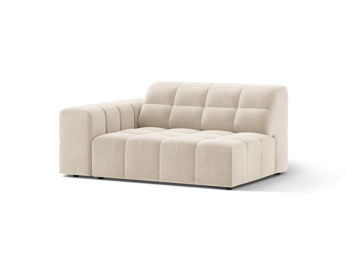 Modulares Sofa Jennifer von Micadoni in Leichtes beige mit Chenille-Bezug Eden, schwarzen Kunststoffbeinen und niedriger Rückenlehne.