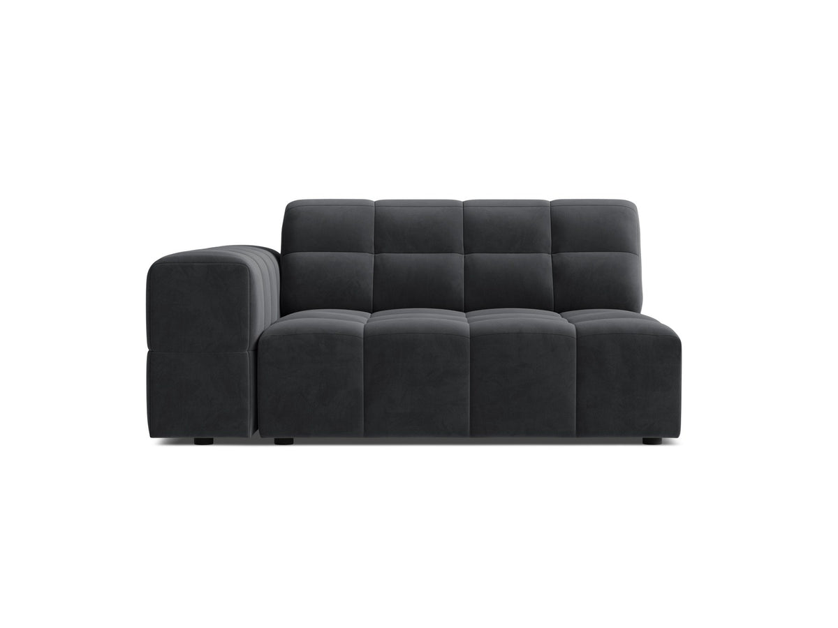 Modulares Sofa Jennifer von Micadoni in Leichtes beige mit Chenille-Bezug Eden, schwarzen Kunststoffbeinen und niedriger Rückenlehne.