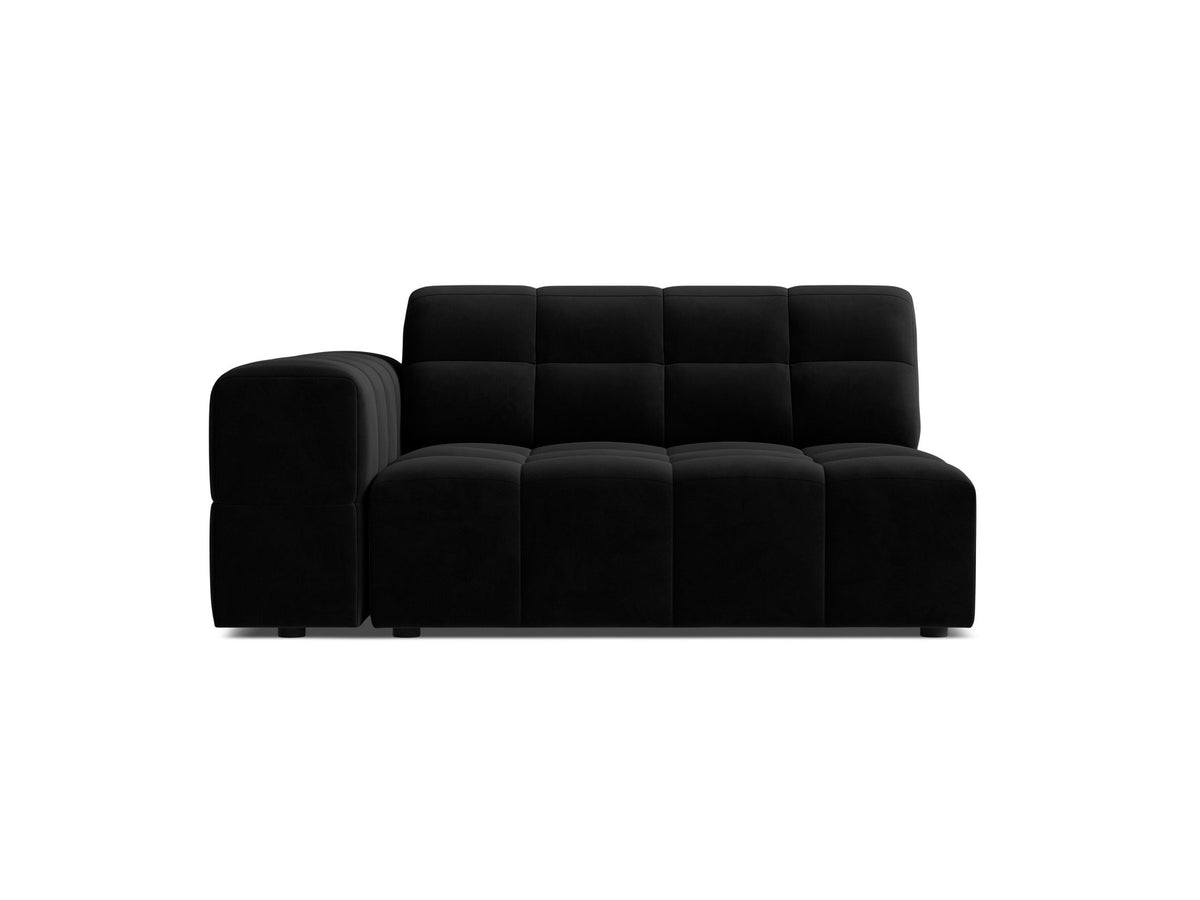 Modulares Sofa Jennifer von Micadoni in Leichtes beige mit Chenille-Bezug Eden, schwarzen Kunststoffbeinen und niedriger Rückenlehne.