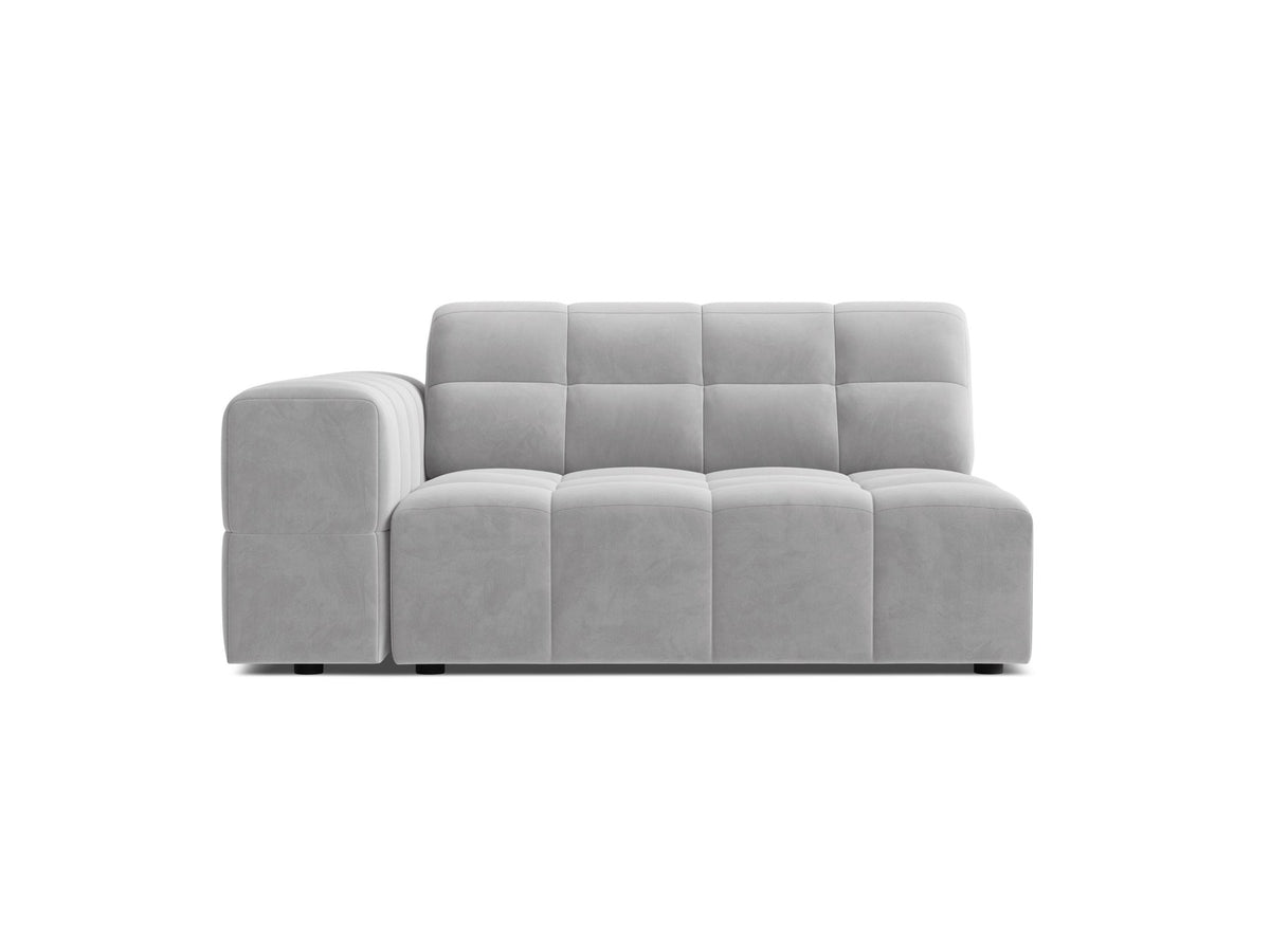 Modulares Sofa Jennifer von Micadoni in Leichtes beige mit Chenille-Bezug Eden, schwarzen Kunststoffbeinen und niedriger Rückenlehne.