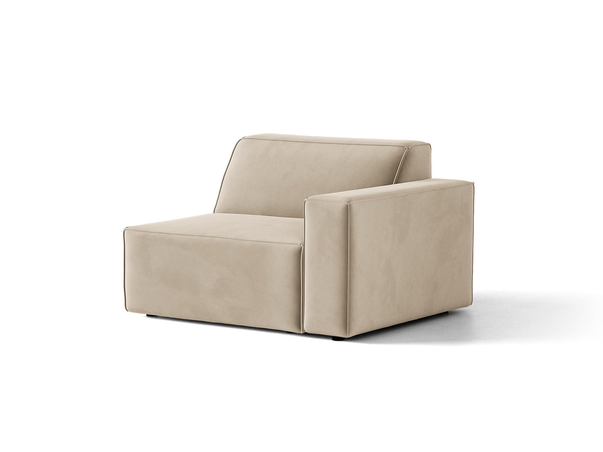 Modulares Sofa Jodie von Micadoni in leichtem Beige mit Venus-Samtstoff, schwarzen Kunststoffbeinen und rechtsseitiger Ausrichtung.