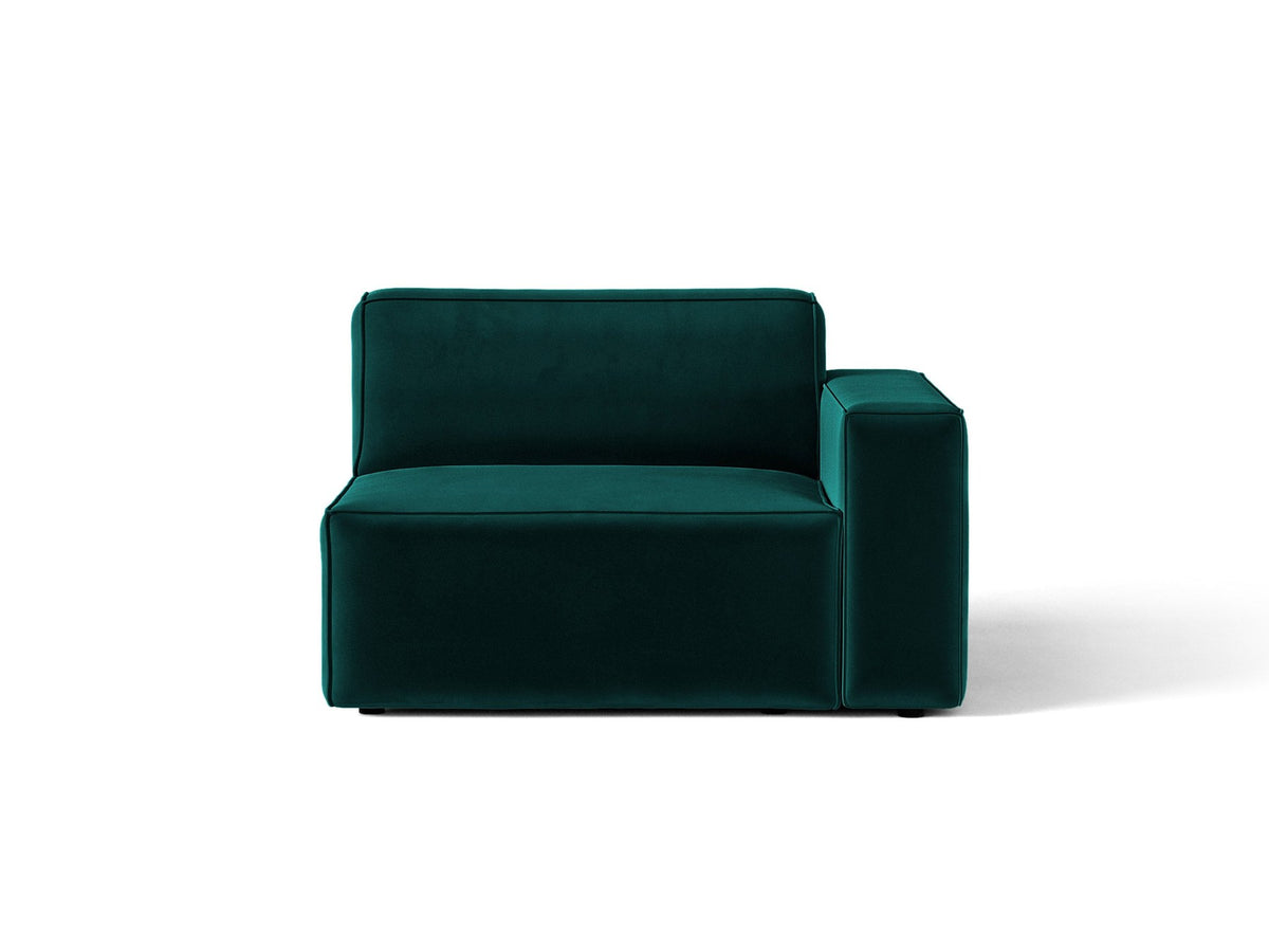 Modulares Sofa Jodie von Micadoni in leichtem Beige mit Venus-Samtstoff, schwarzen Kunststoffbeinen und rechtsseitiger Ausrichtung.