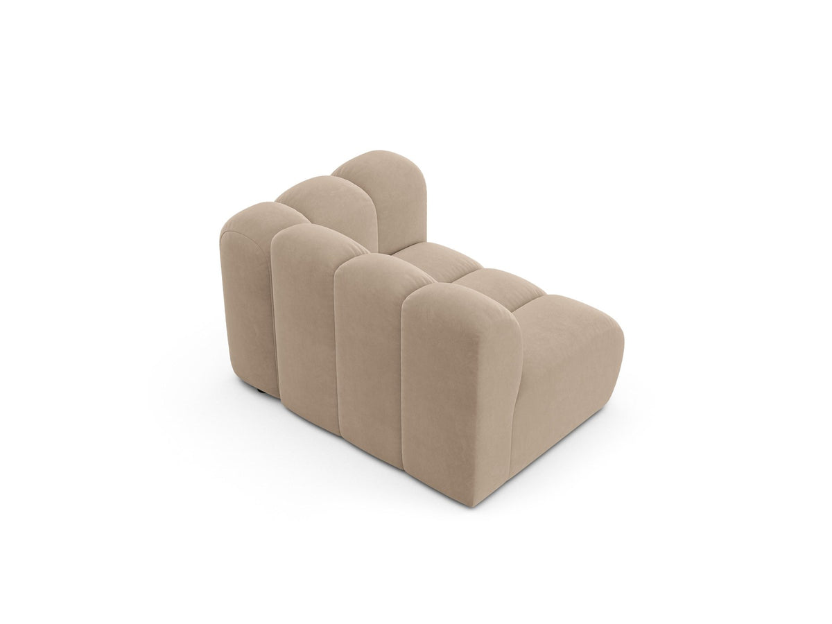 Produktfoto des Lupine Einsitzers von Micadoni: modulares Sofa mit beigem Venus-Stoffbezug und schwarzen Kunststoffbeinen.