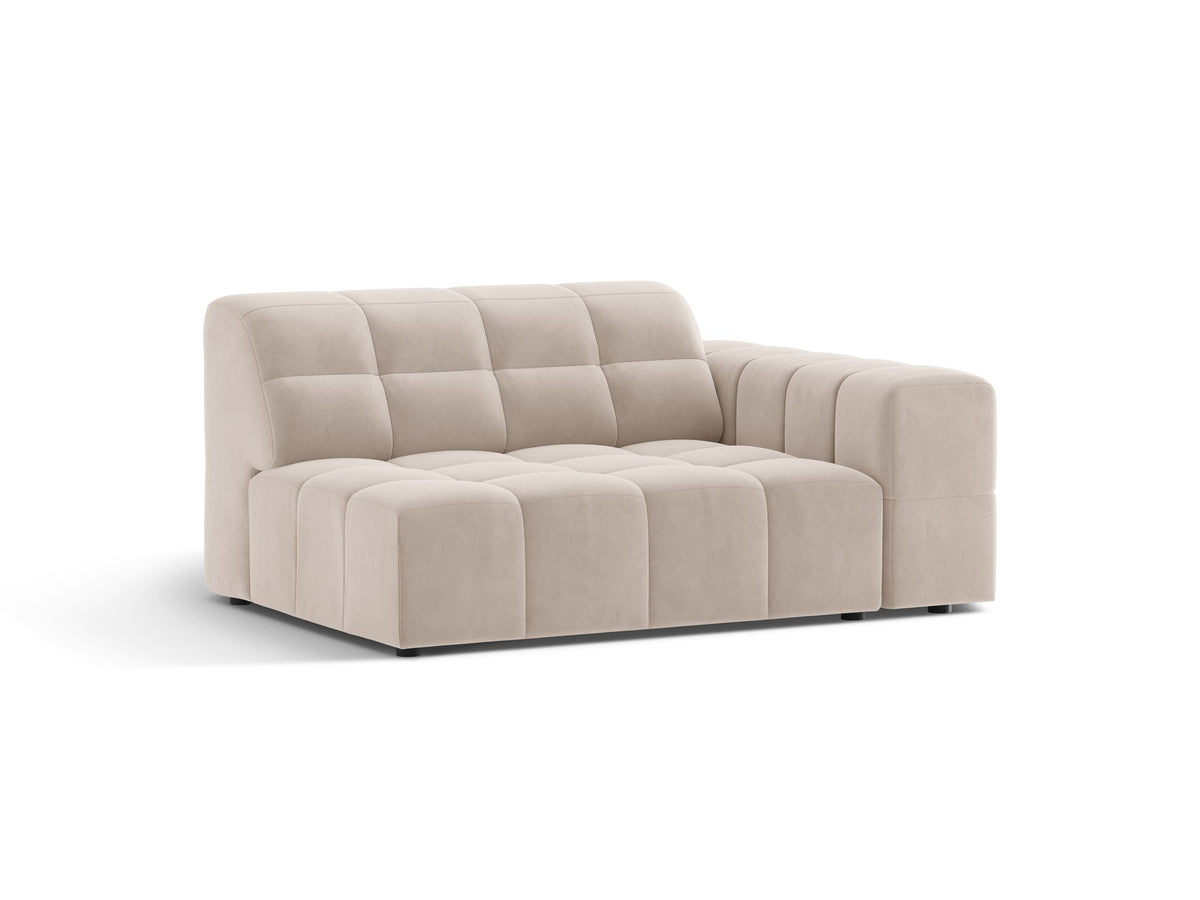 Modulares Sofa Jennifer von Micadoni in leichtem Beige, Bezug aus Eden-Chenille mit 3D-Struktur, schwarze Kunststoffbeine, rechtsseitige Ausrichtung.