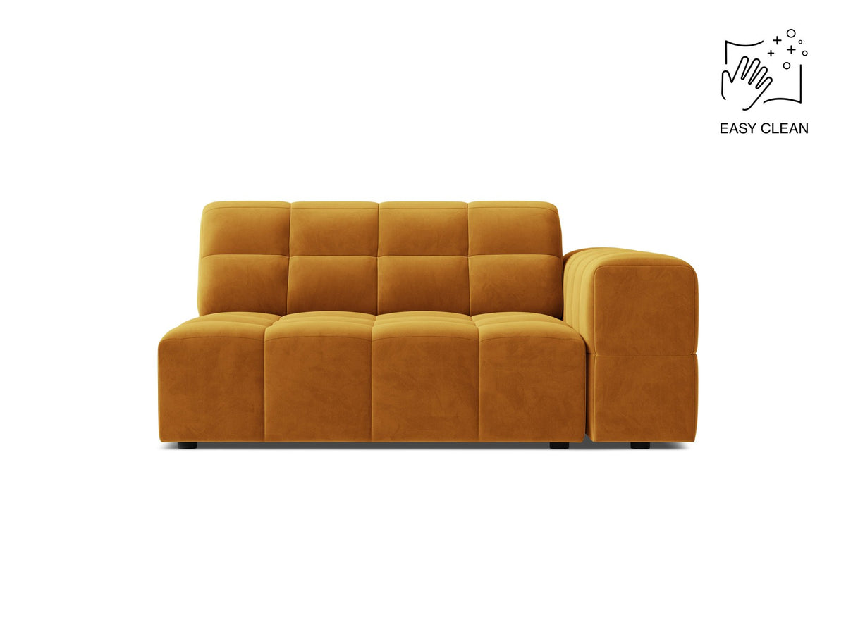 Modulares Sofa Jennifer von Micadoni in leichtem Beige, Bezug aus Eden-Chenille mit 3D-Struktur, schwarze Kunststoffbeine, rechtsseitige Ausrichtung.