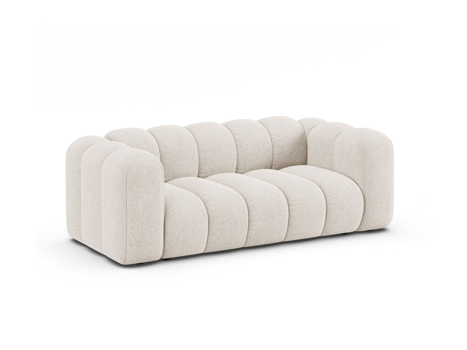 Elegantes Lupine 2-Sitzer Sofa in hellem Beige, ideal für stilvolle Wohnräume. Hochwertige Verarbeitung von Micadoni.