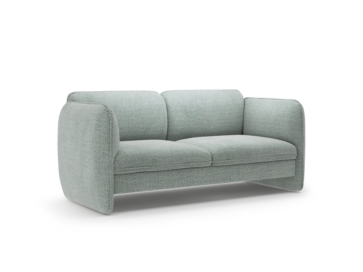 Zweisitzer-Sofa Georgia von Micadoni in Kobalt mit samtigem Bezug, gepolsterten Armlehnen und schwarzen Kunststoffbeinen, Frontalansicht.