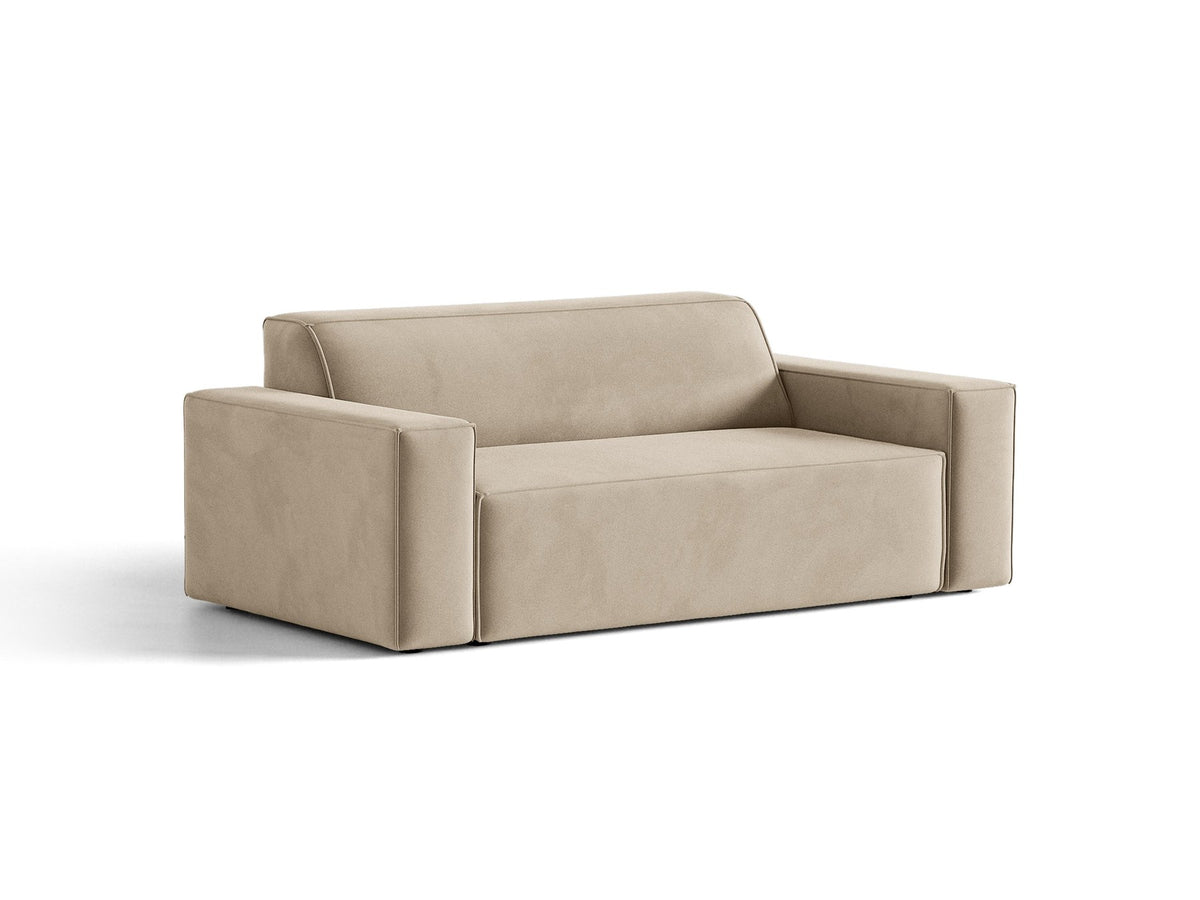 Zweisitzer-Sofa Jodie von Micadoni mit beigem Samtbezug, schwarzen Kunststoffbeinen und gepolsterter Rückenlehne, Frontalansicht.