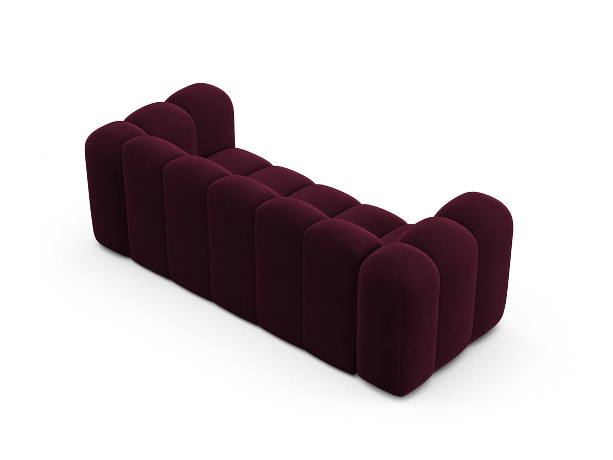 2er Sofa Lupine von Micadoni in leichtem Beige mit Samtstoff Venus, schwarzen Kunststoffbeinen und gerader Rückenlehne, Frontansicht.