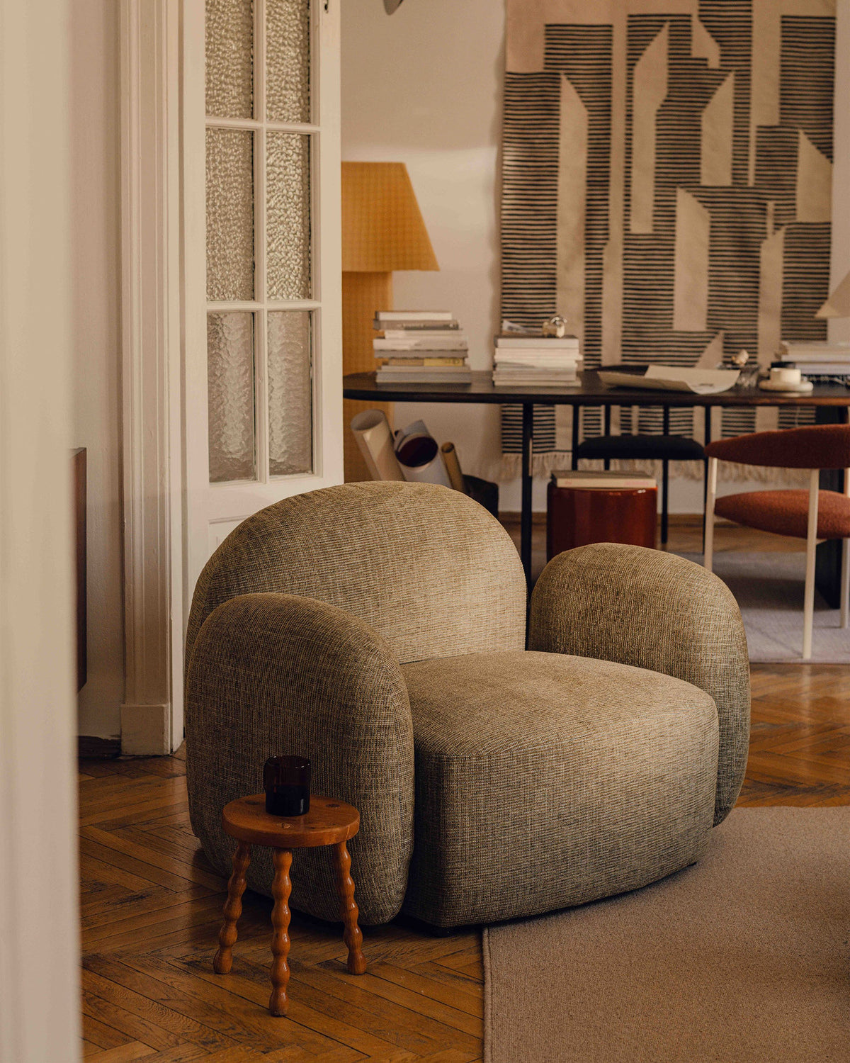 2-Sitzer Sofa Blair in Grey Brown Melange-Baltimore präsentiert im Onlineshop von KAQTU Design AG. 2er Sofa ist von Micadoni