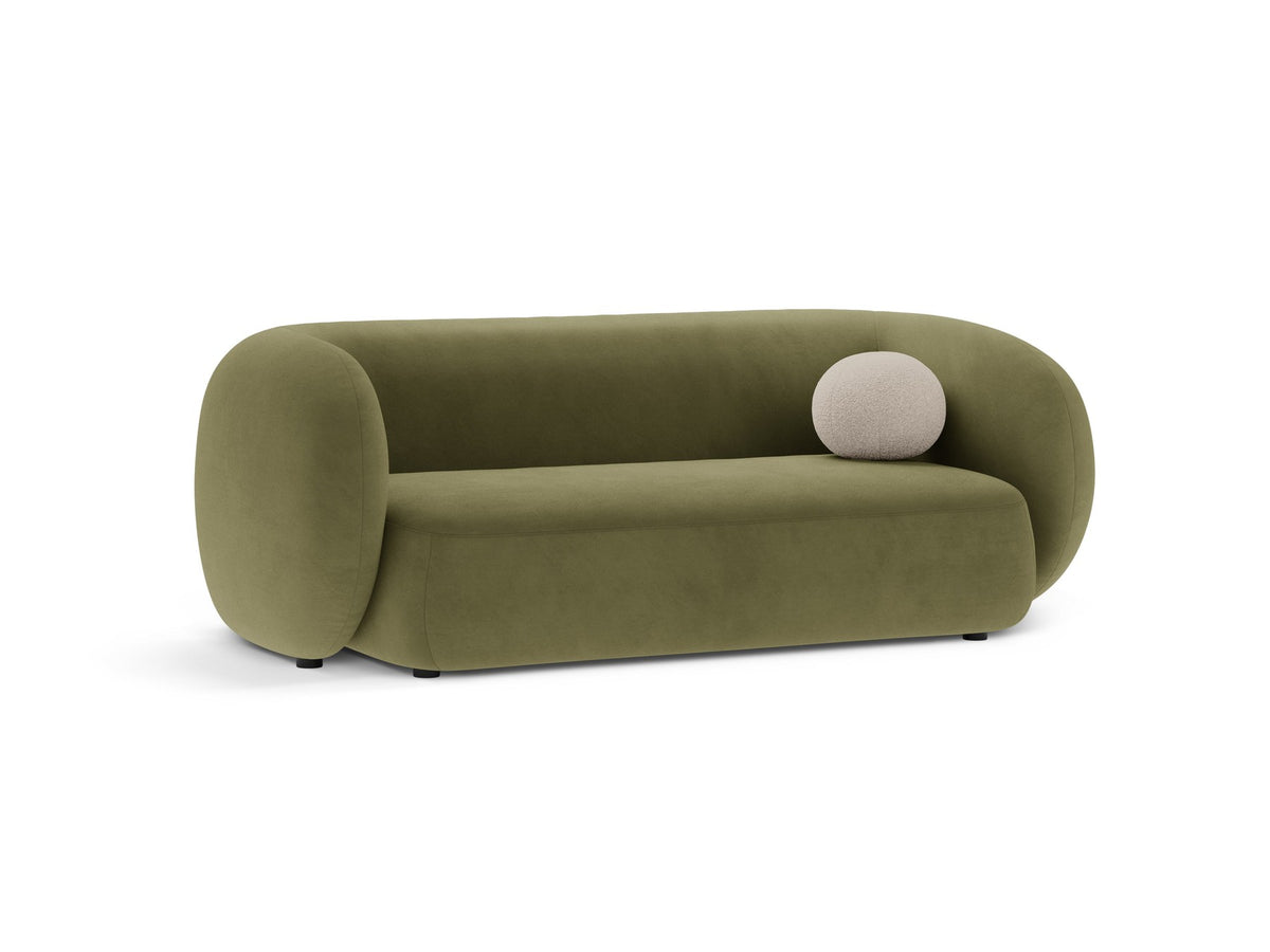 Weisses 4er Sofa Kate von Micadoni mit strukturiertem Bouclé-Stoff, schwarzen Kunststoffbeinen und breiter Sitzfläche.