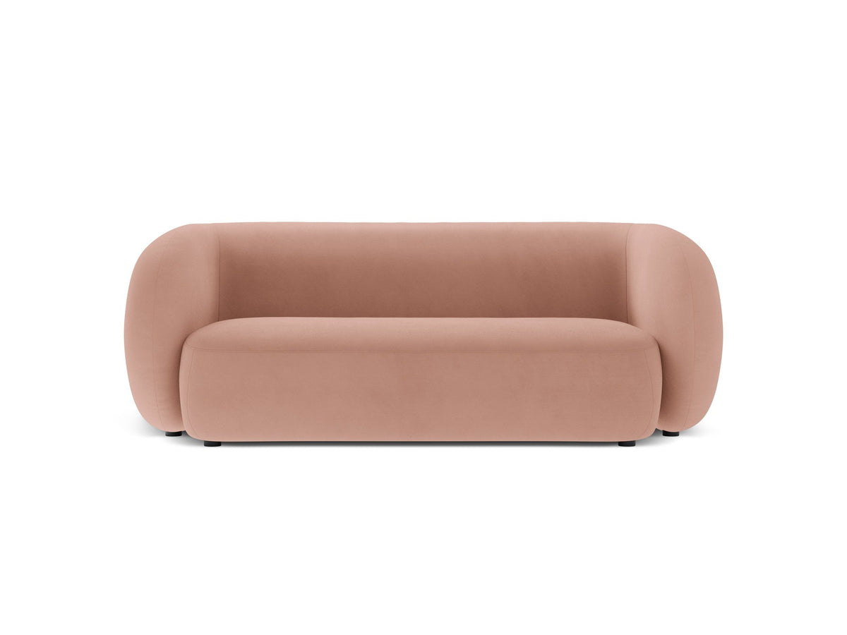 Weisses 4er Sofa Kate von Micadoni mit strukturiertem Bouclé-Stoff, schwarzen Kunststoffbeinen und breiter Sitzfläche.