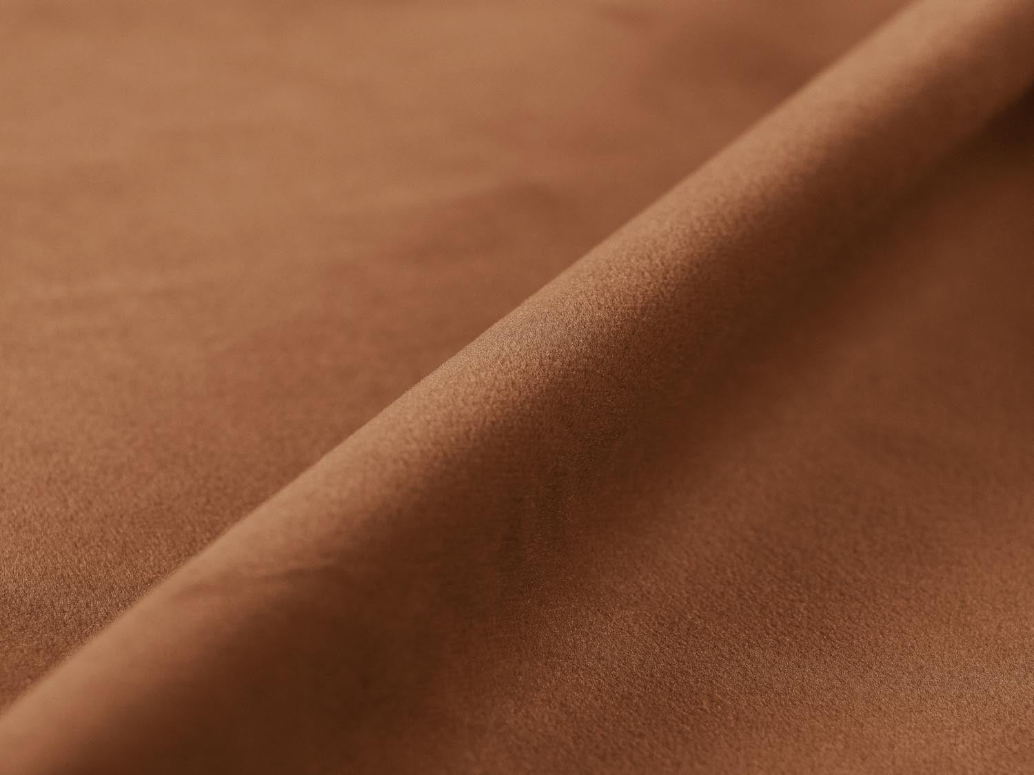 Noomi Velour Sofa 2 Sitzer in Honey präsentiert im Onlineshop von KAQTU Design AG. 2er Sofa ist von Micadoni