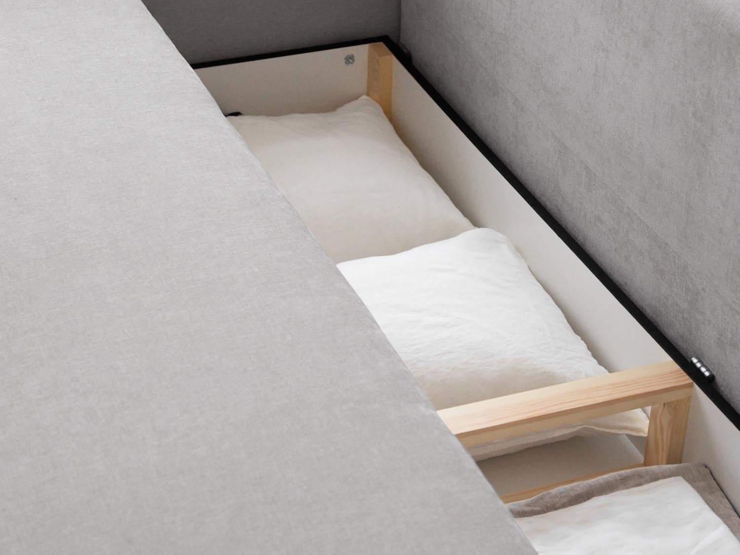 Beige 3-Sitzer Elen Sofa von Micadoni, stilvolles Bettsofa mit innovativer Schlaffunktion und integriertem Stauraum für vielseitige Nutzung.
