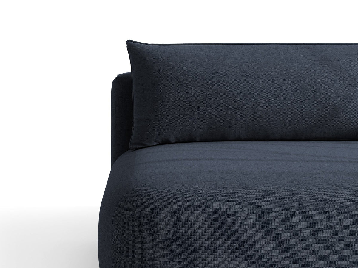 Beiges 3er Sofa Hena von Micadoni mit Chenille-Stoff, abgerundeter Form ohne Armlehnen, Kunststoffbeinen und sichtbarem Bettkasten.