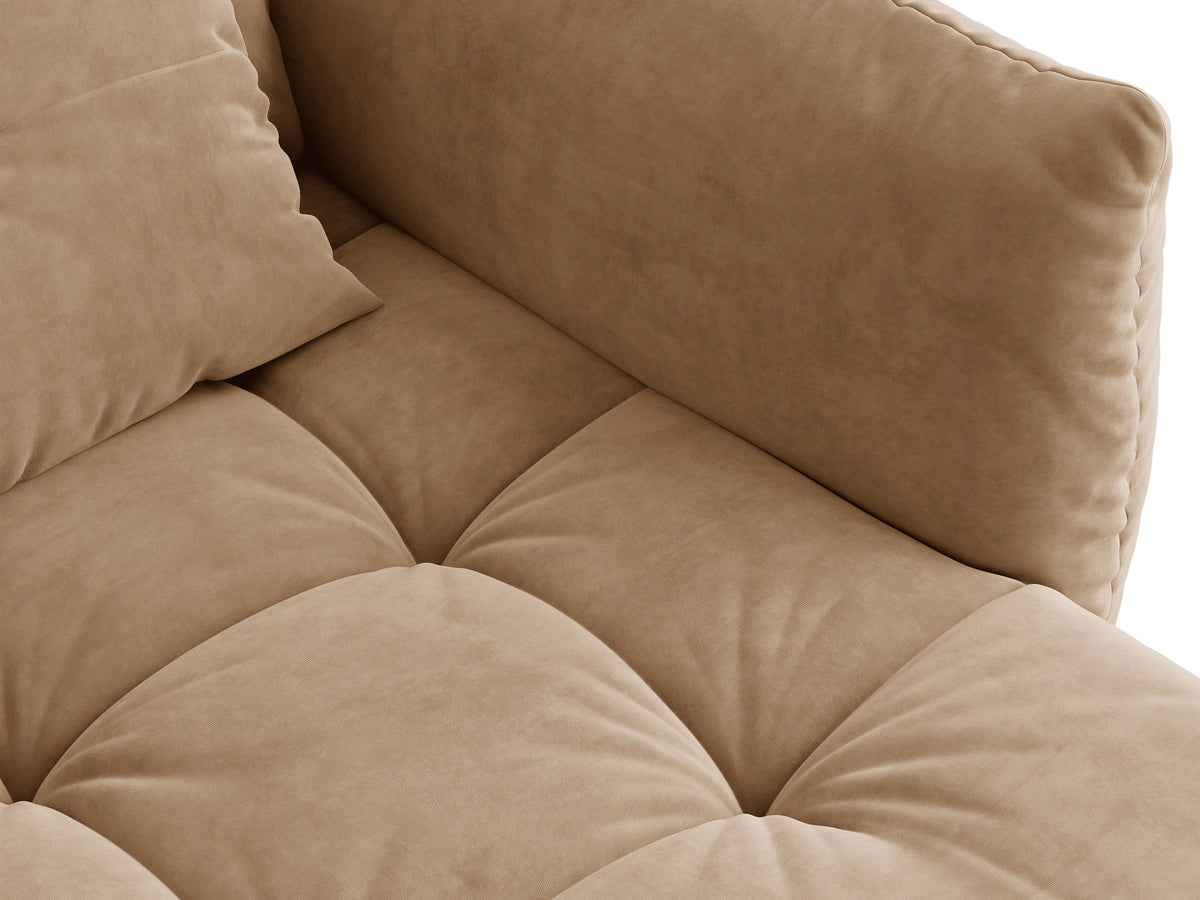 Beiges 3er Sofa Bloom von Micadoni aus samtigem Casino-Stoff mit schwarzen Kunststoffbeinen, ausklappbarer Bettfunktion und Stauraumfach.