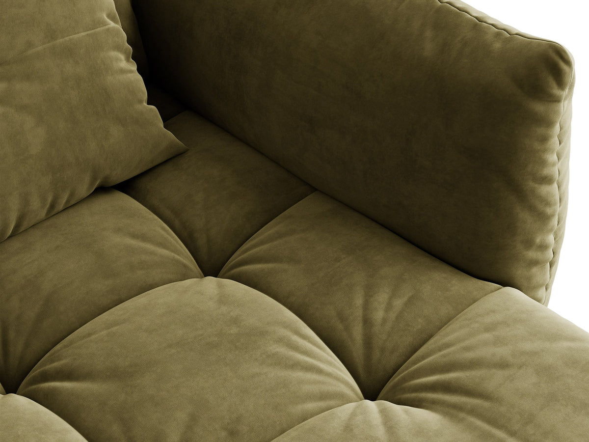 Beiges 3er Sofa Bloom von Micadoni aus samtigem Casino-Stoff mit schwarzen Kunststoffbeinen, ausklappbarer Bettfunktion und Stauraumfach.