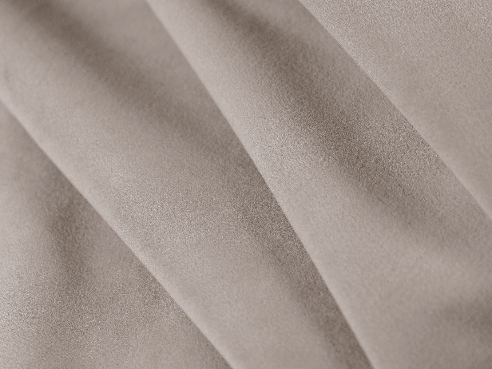 Elegantes 3-Sitzer Sofa Dreamy in zartem Beige, perfekt für entspannte Abende und als komfortable Schlafgelegenheit für Gäste.