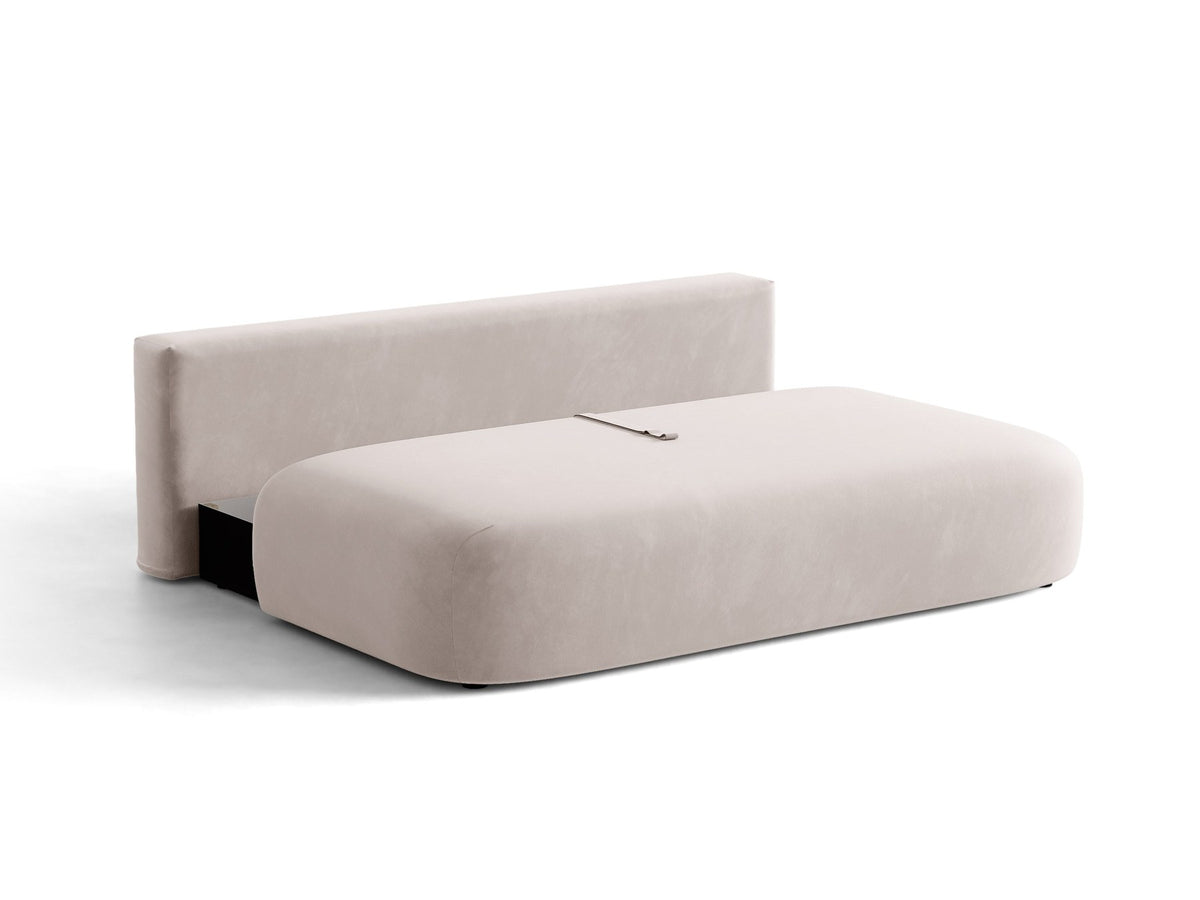 Beiges 3er Sofa Hena von Micadoni mit Chenille-Stoff, abgerundeter Form ohne Armlehnen, Kunststoffbeinen und sichtbarem Bettkasten.