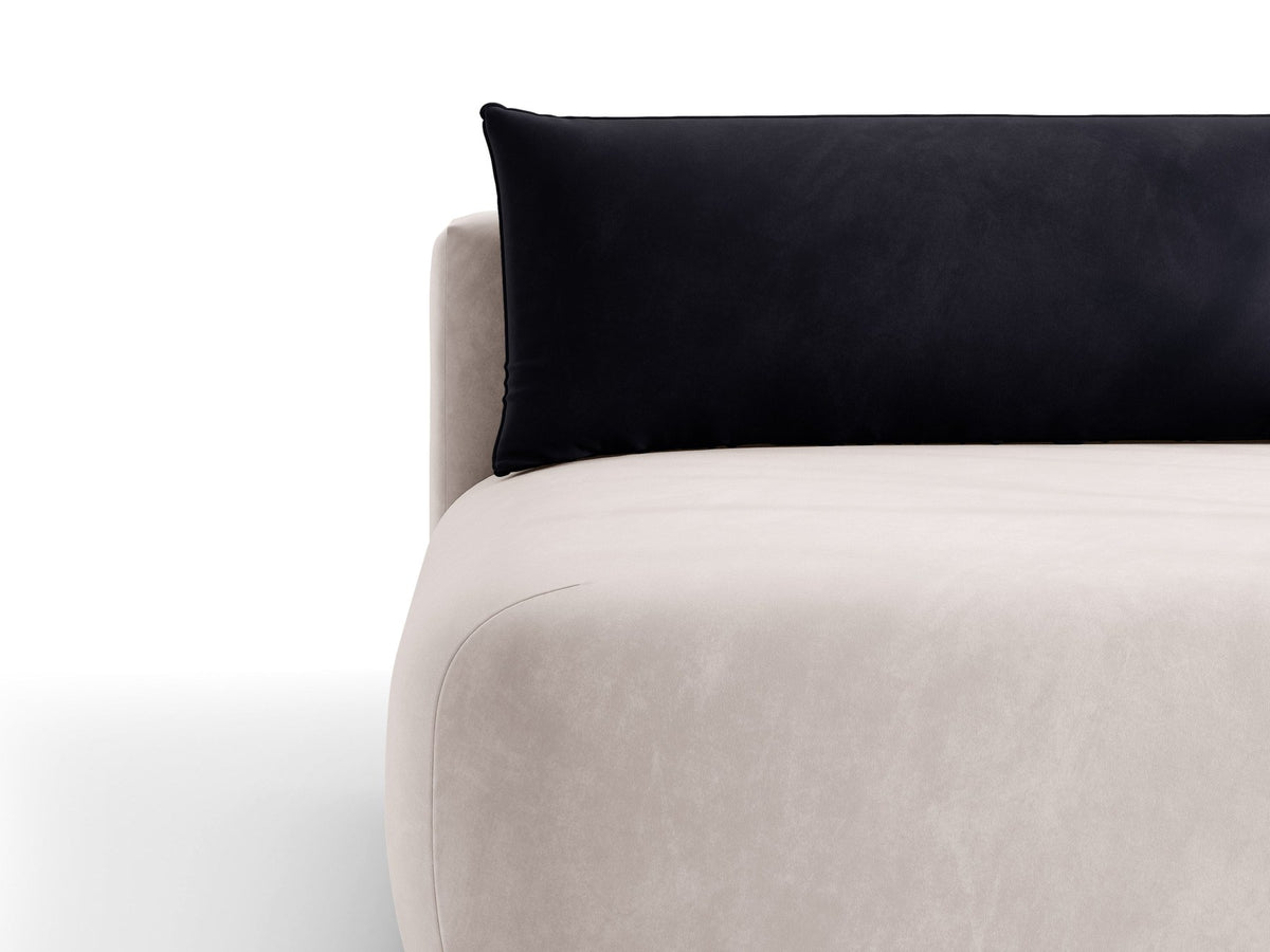 Beiges 3er Sofa Hena von Micadoni mit Chenille-Stoff, abgerundeter Form ohne Armlehnen, Kunststoffbeinen und sichtbarem Bettkasten.