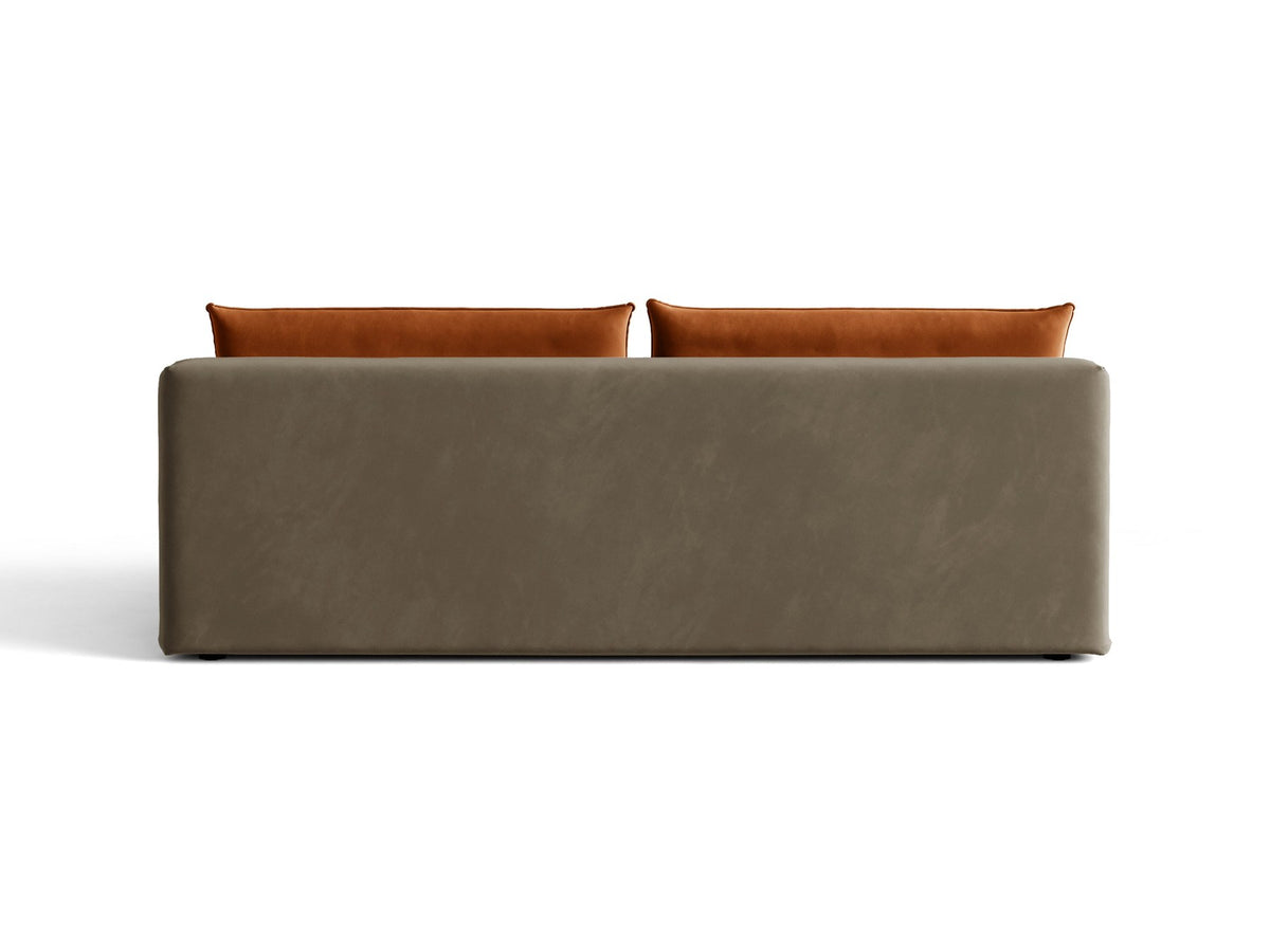 Beiges 3er Sofa Hena von Micadoni mit Chenille-Stoff, abgerundeter Form ohne Armlehnen, Kunststoffbeinen und sichtbarem Bettkasten.