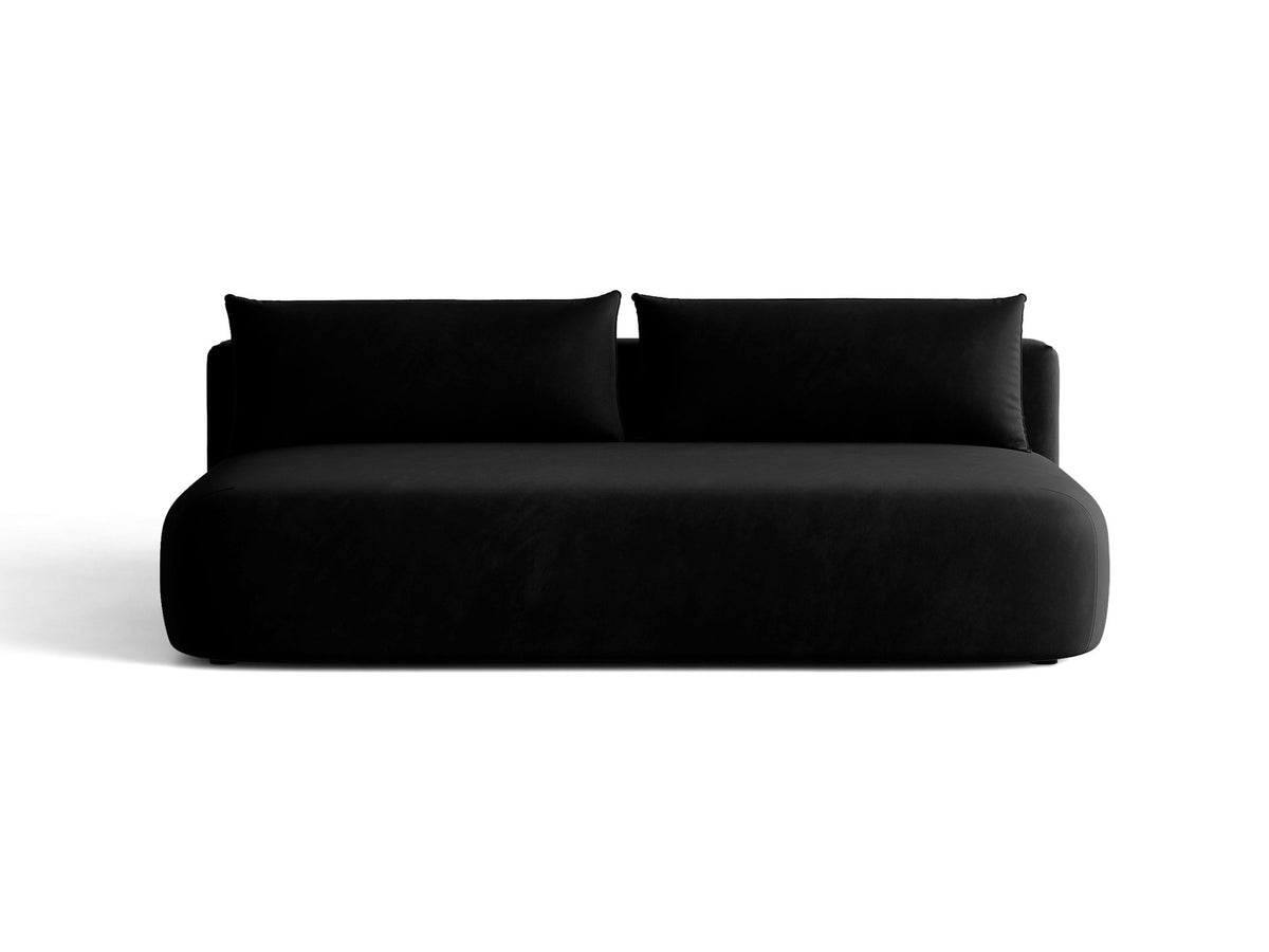 Beiges 3er Sofa Hena von Micadoni mit Chenille-Stoff, abgerundeter Form ohne Armlehnen, Kunststoffbeinen und sichtbarem Bettkasten.